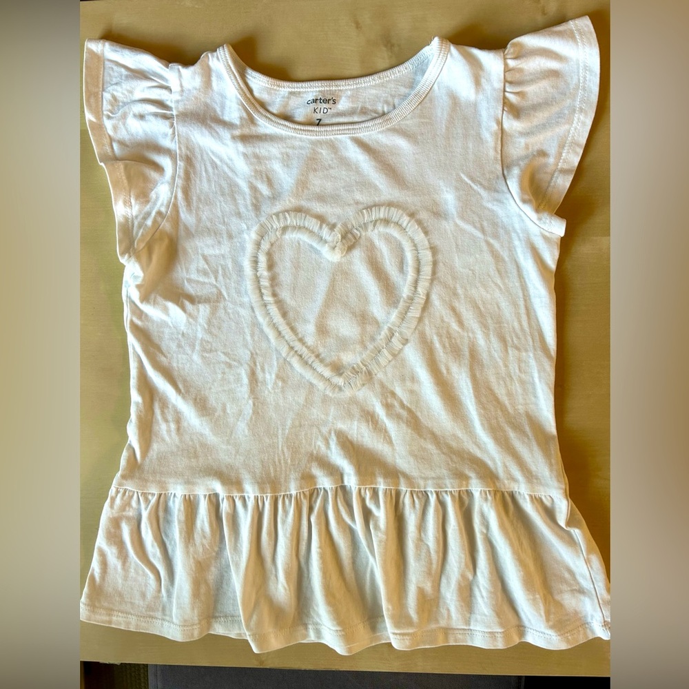 EUC Carter’s white cotton T shirt with heart Sz 7